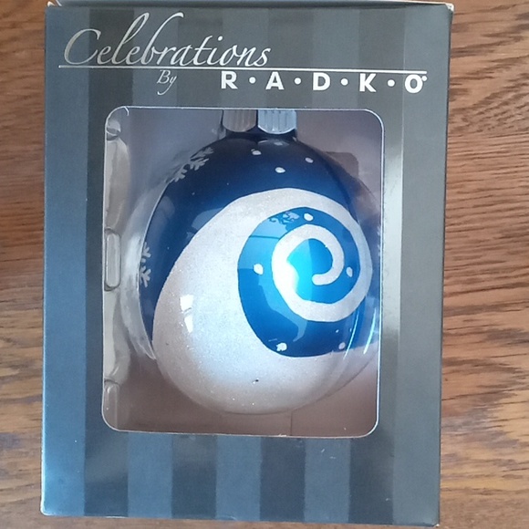 Christopher Radko 2008 Sparkle Santa Ball Christmas Ornament - Picture 4 of 7